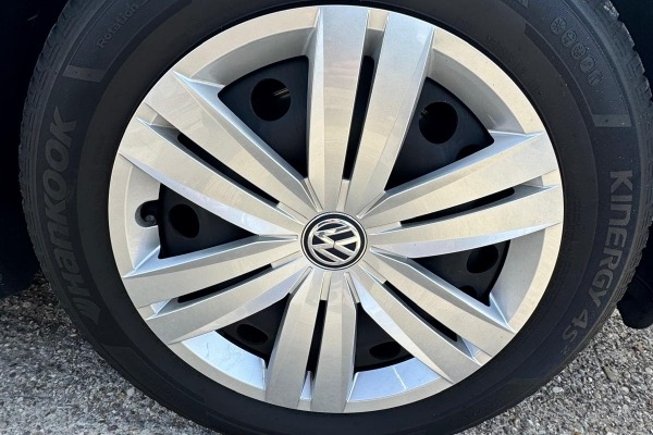 VW TOURAN 1.6 TDI, Ručni mjenjač 6 brzina.Registriran do 6/2026