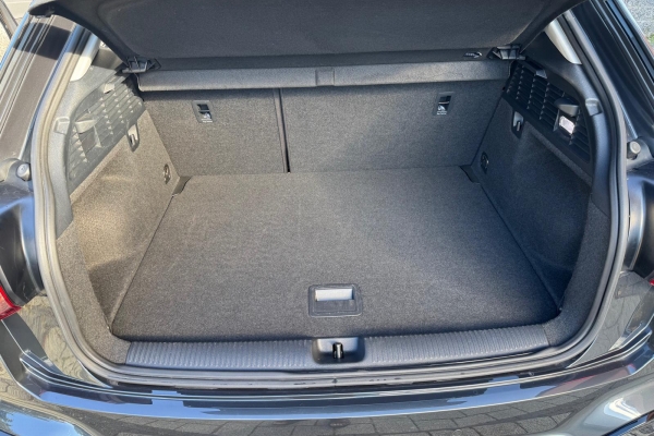 Audi Q2 35 TFSI,Koža,Tempomat,150ks.