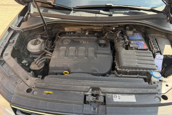 VW Tiguan 2,0 TDI,R-Mjenjač,HR vozilo,Prvi vlasnik.