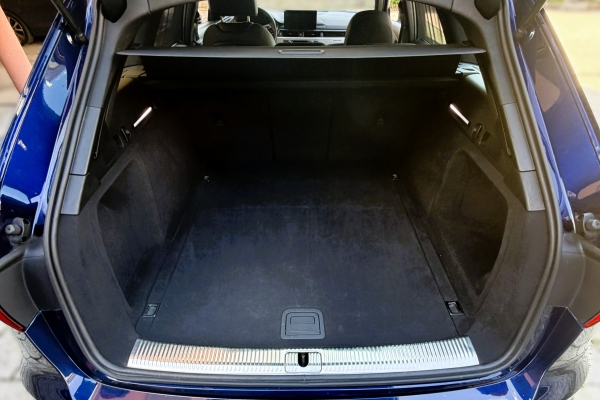 AUDI A4 Avant 40 TDI quattro S-tronic “Advanced”.