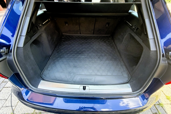 AUDI A4 Avant 40 TDI quattro S-tronic “Advanced”.