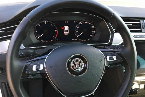 VW Passat 2,0 TDI BMT DSG R-Line, Highline 190 KS