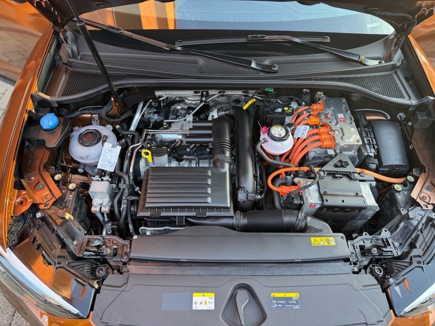 Bigeste d.o.o.Audi-q3-sportback-45-tfsi-e-2x-line-tronic-plug-in-hybrid-panorama-slika-236777619