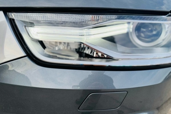 Audi Q3 2,0 TDI, Design, Servisna knjiga, 184 ks.