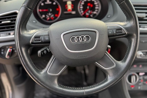 Audi Q3 2,0 TDI, Design, Servisna knjiga, 184 ks.