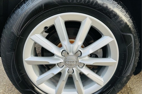 Audi Q3 2,0 TDI, Design, Servisna knjiga, 184 ks.