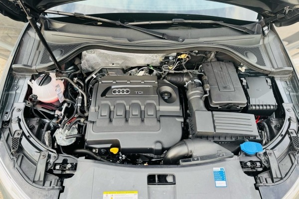 Audi Q3 2,0 TDI, Design, Servisna knjiga, 184 ks.