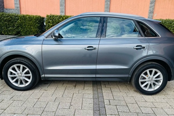 Audi Q3 2,0 TDI, Design, Servisna knjiga, 184 ks.