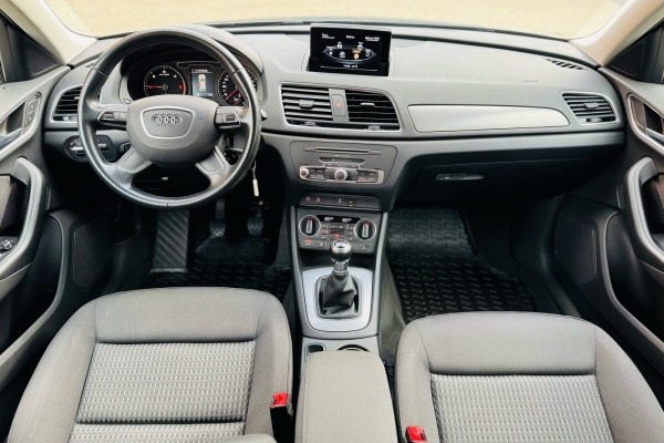 Audi Q3 2,0 TDI, Design, Servisna knjiga, 184 ks.