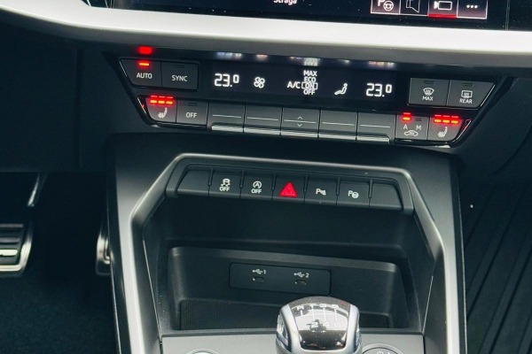 AUDI A3 Sportback 3.0 TDI,Ručni mjenjač 6 brzina.